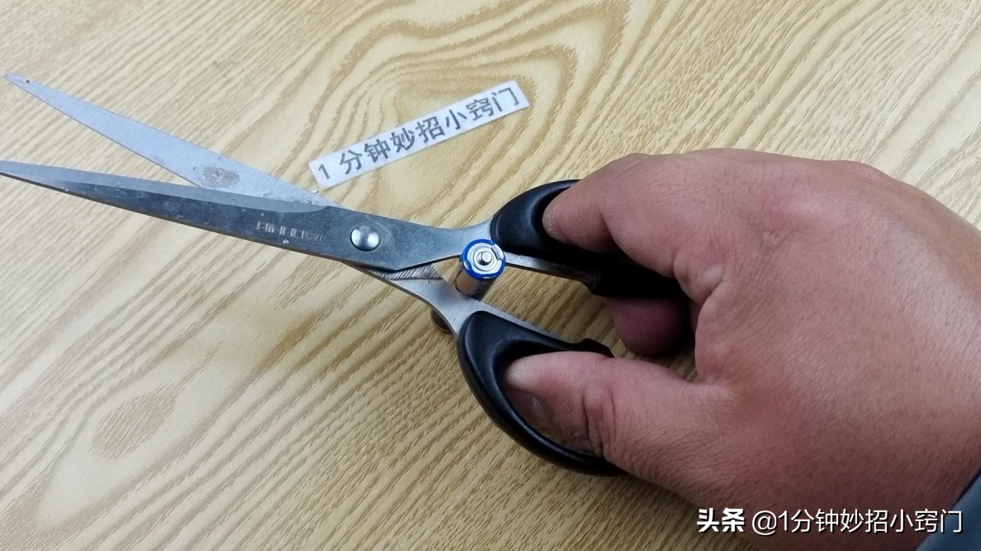 电池没电了需要拿出来吗,电池没电别再扔了只需几秒