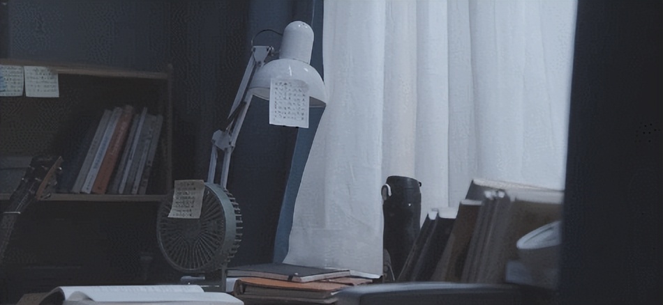 北京三平米出租屋照片令人心酸，原来明星和普通人的穷不是一种穷