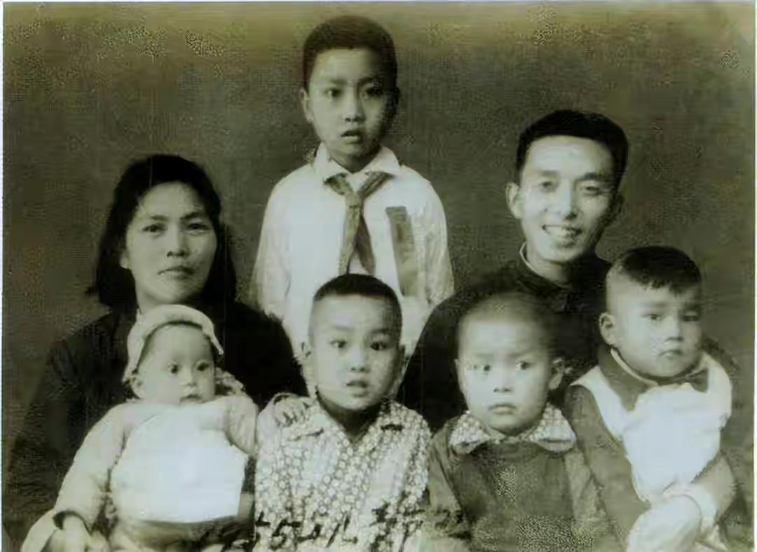 靠10万元发家的江苏首富,1000元起家的四川首富