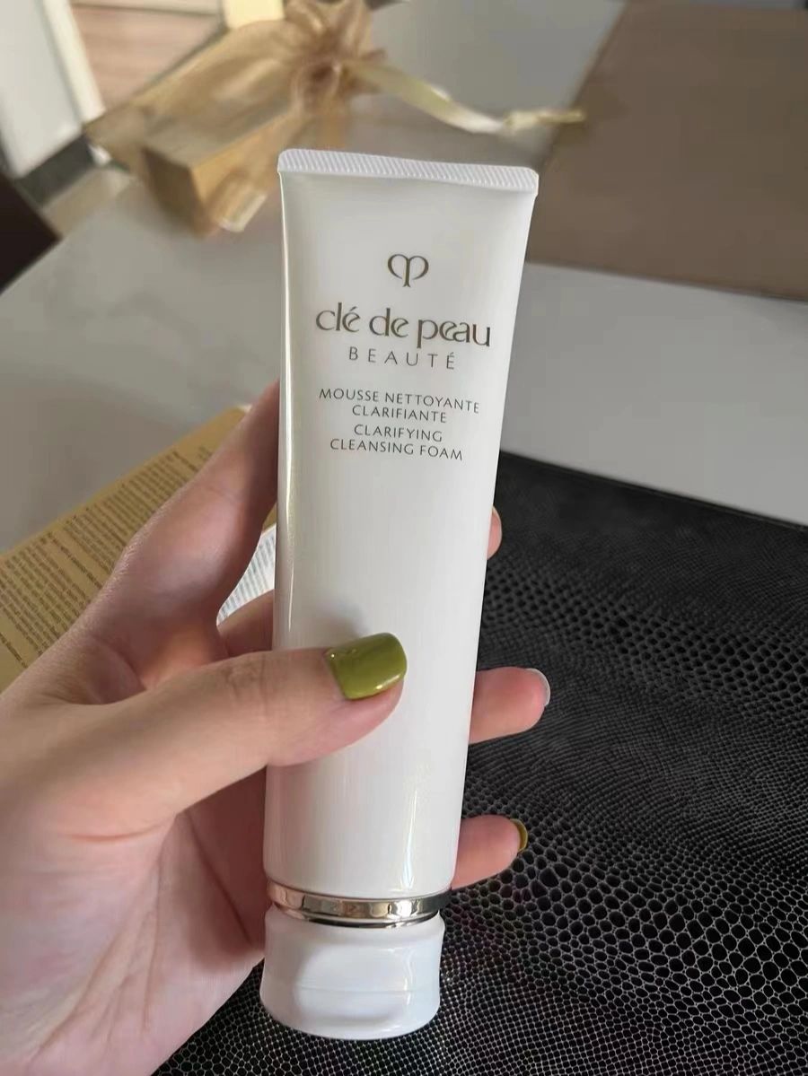 美白洁面乳真的能美白吗,美白净透保湿洁面乳好用吗