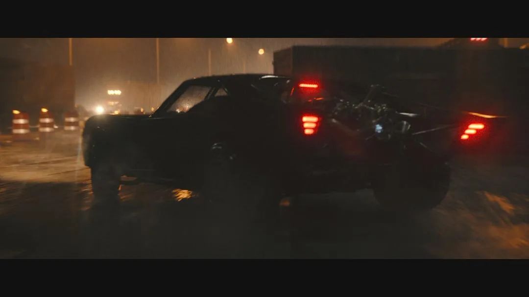 为什么《新蝙蝠侠》的蝙蝠车，简配得那么明显？｜八卦田