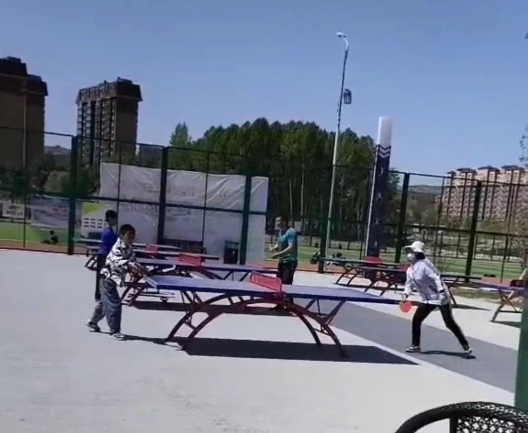 陪外甥打球是什么体验,陪4岁的小外甥练打乒乓球