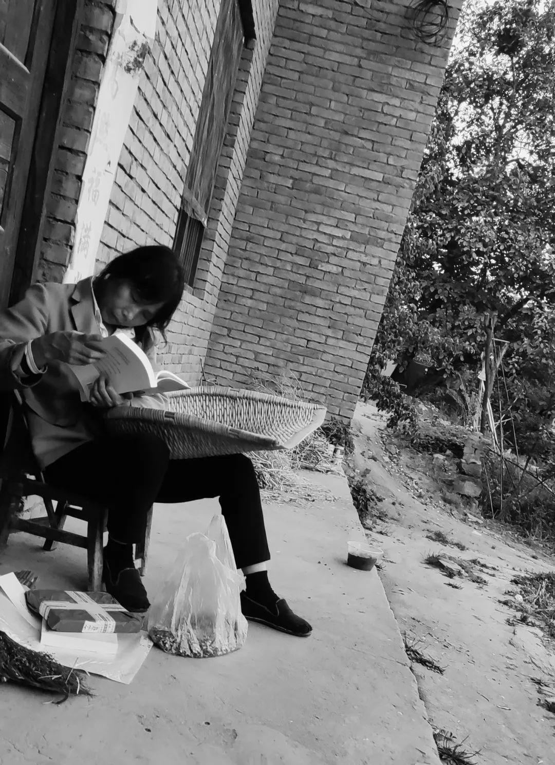 他跳楼自杀,但故事没有结束