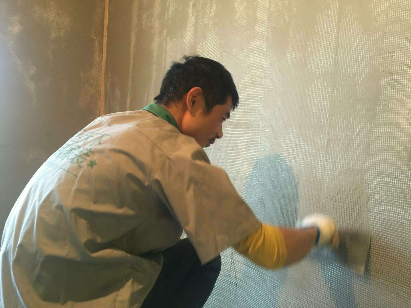 房子一层太潮怎么解决,一楼怎样装修才不让地面返潮