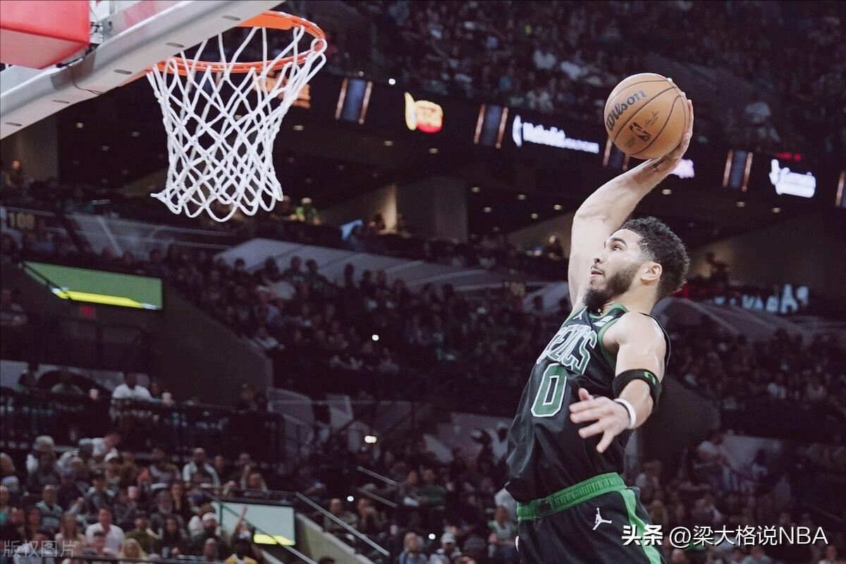 35秒13分波波维奇对布朗说了什么,恭喜塔图姆