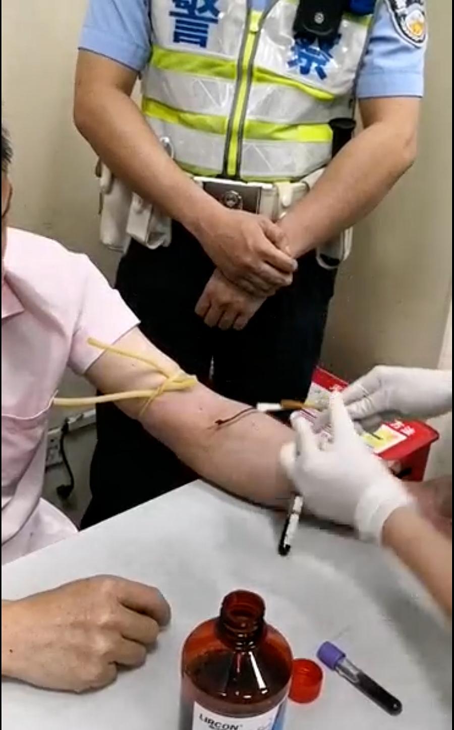 醉汉的酒量震惊山东警察,醉汉骑车找民警测酒量结局神反转