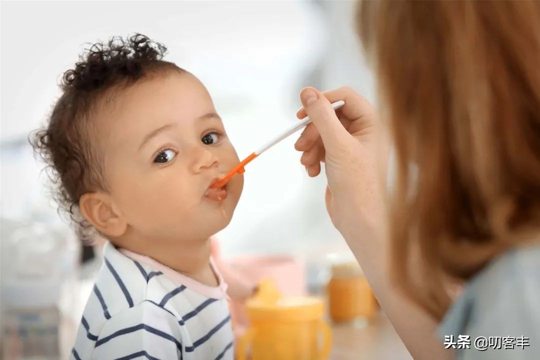 湿疹过敏忌口的食物一览表,婴幼儿湿疹和过敏的区别