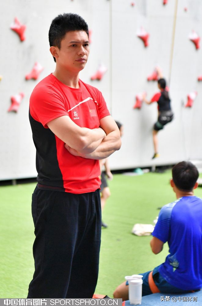 中国攀岩队钟齐鑫,攀岩世界冠军钟齐鑫简历