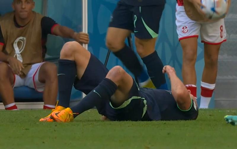 谁进我球就砸谁？世界杯进球功臣被激怒了，对手居然还偷着乐