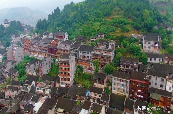 湘西凤凰古城商业化严重吗,过度商业化对凤凰古城的影响