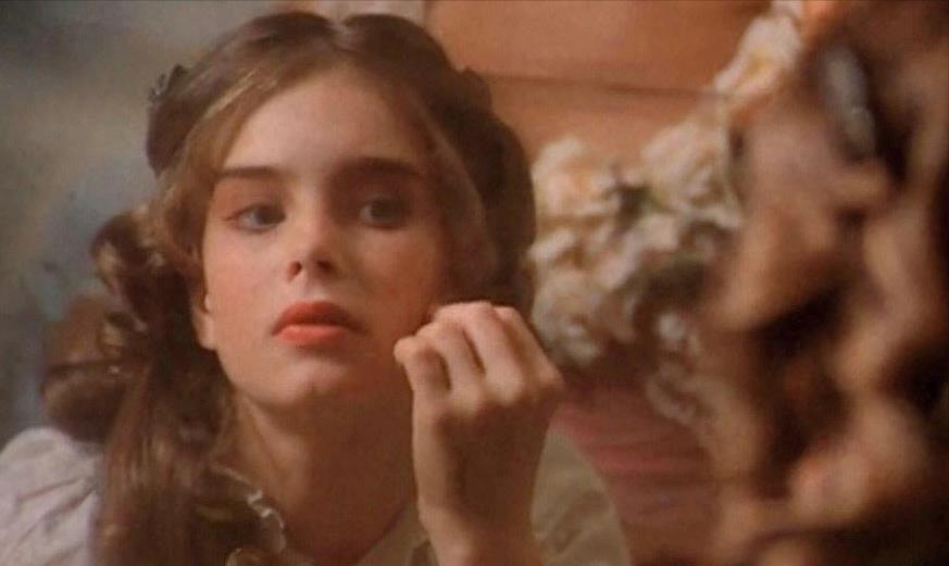 10岁全裸出镜，20岁声称自己仍是处女，“美国舒淇”的裸照风波