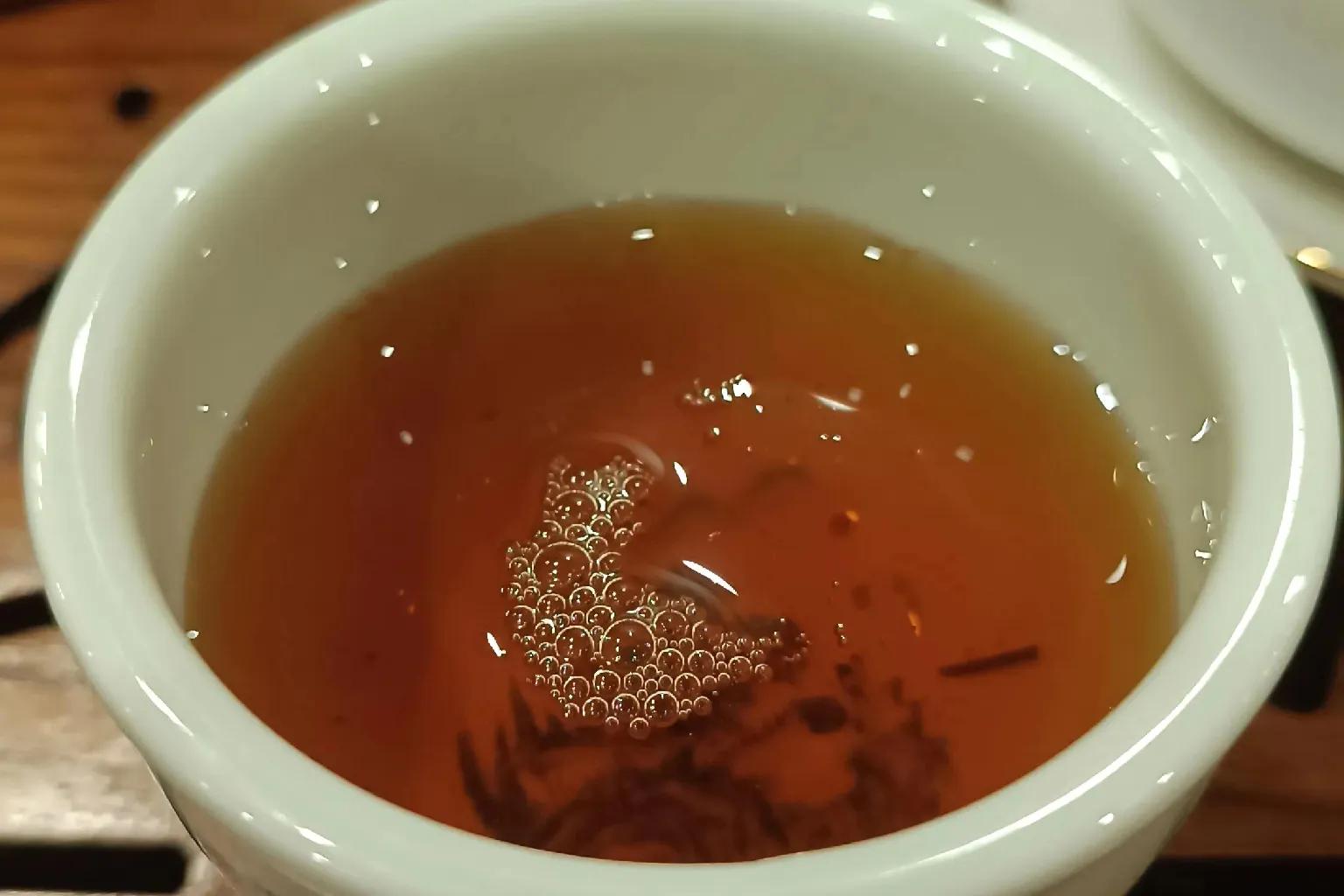 凤庆滇红茶特点,滇红茶叶的特点和口感