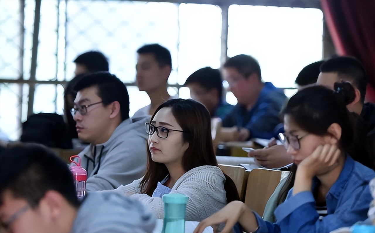 文科专业排名前十名专业,前景最好的十大专业文科有哪些