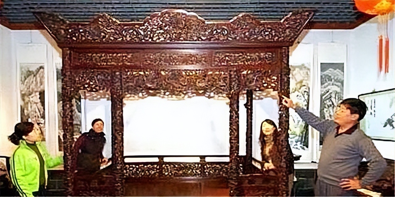 07年清宫3吨重“龙床”现身,专家称来历不简单,收藏者:5亿就卖