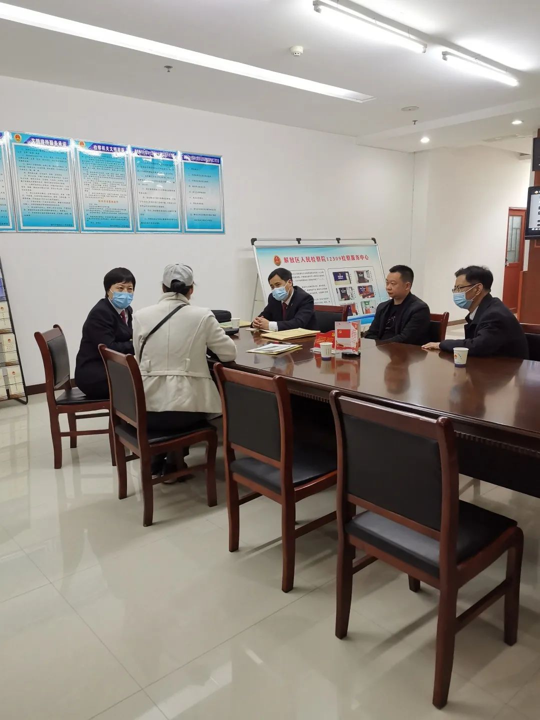 走进法治社会,走在法治的路上