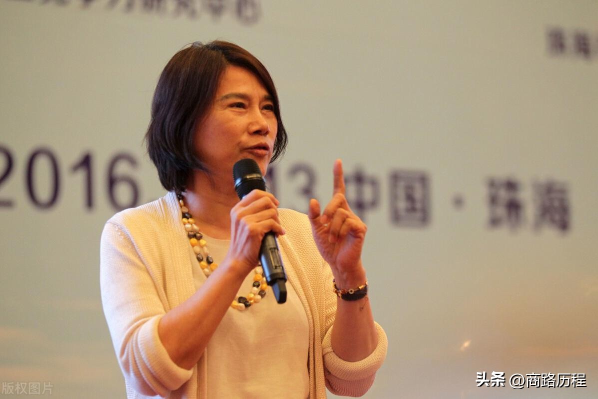 董明珠的创业经历简介,董明珠从一个家庭变成铁娘子