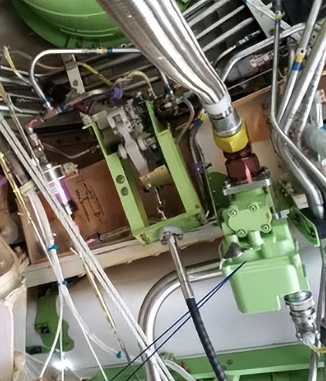 飞机油箱管道结构图,飞机副油箱连接结构