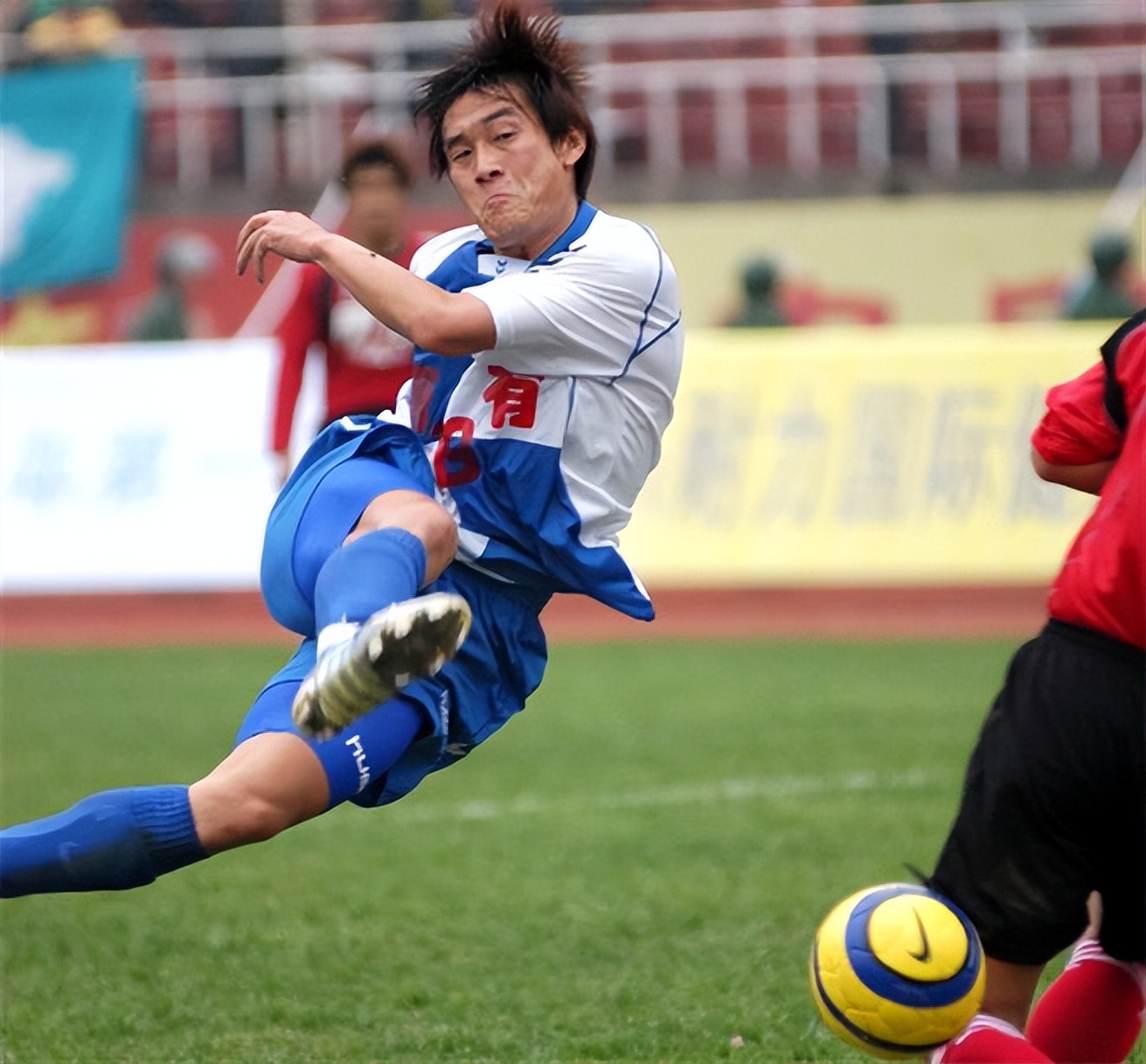 从中国足球先生到申花鸡肋，快马在中超不得志，却成罗马里奥队友