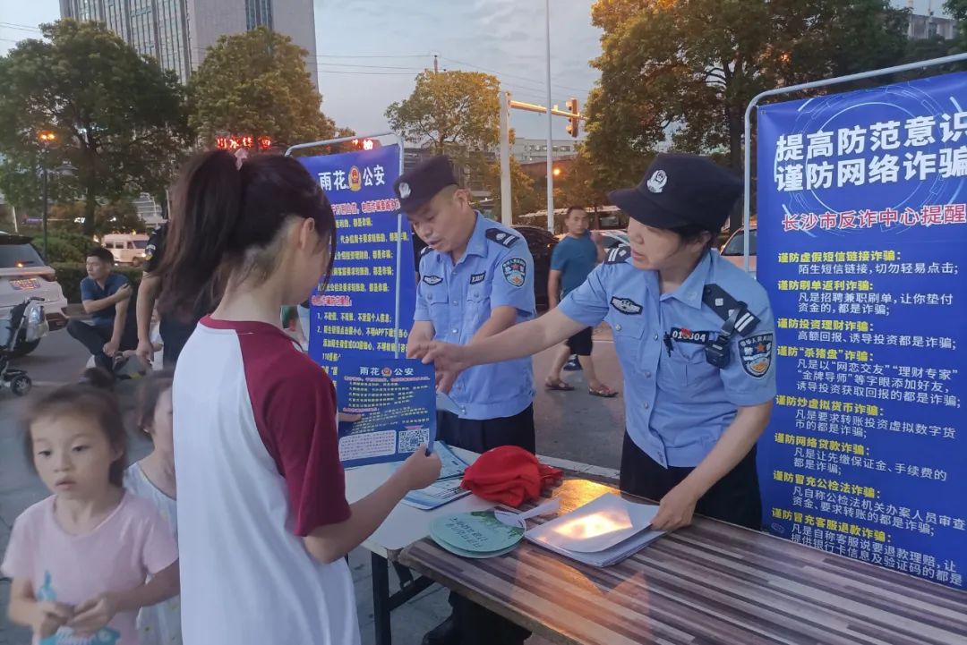 警方开展夏夜治安巡查宣防,古城派出所开展夏夜治安巡查宣传