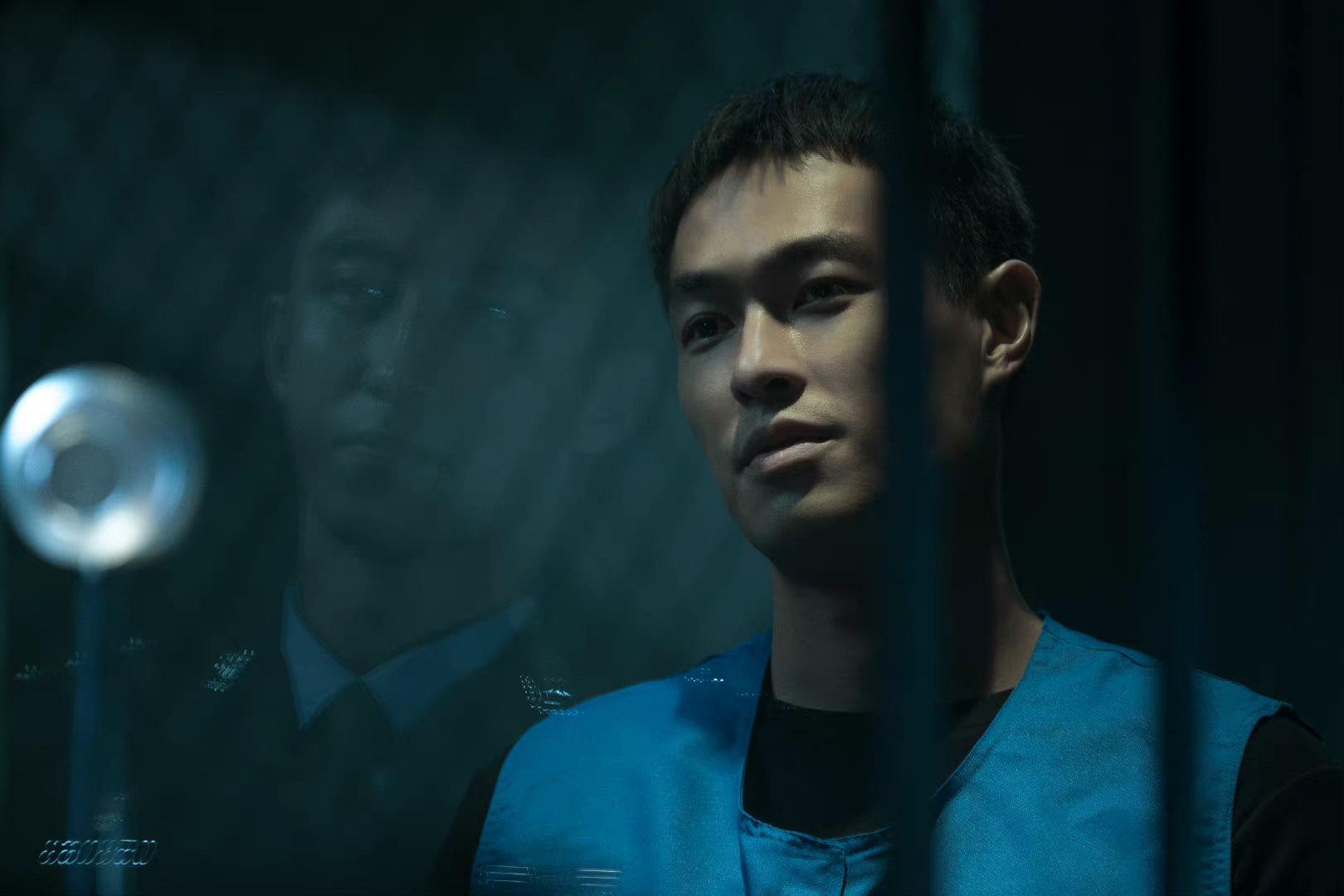 给2022年“进步最大的十位男演员”排个名：靳东第十，王骁第二