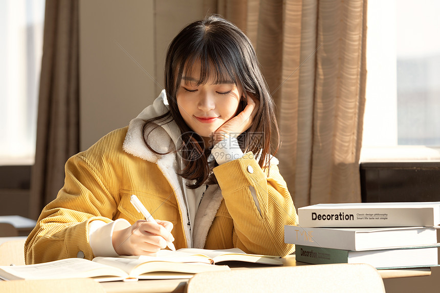 雪儿飘飘:《钟情》我一见到你就心动就空洞所谓输赢都不及你身影