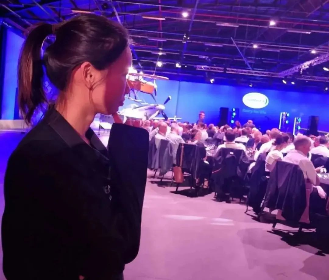 00后中国女孩在外国跳舞,中国美女在新西兰跳舞