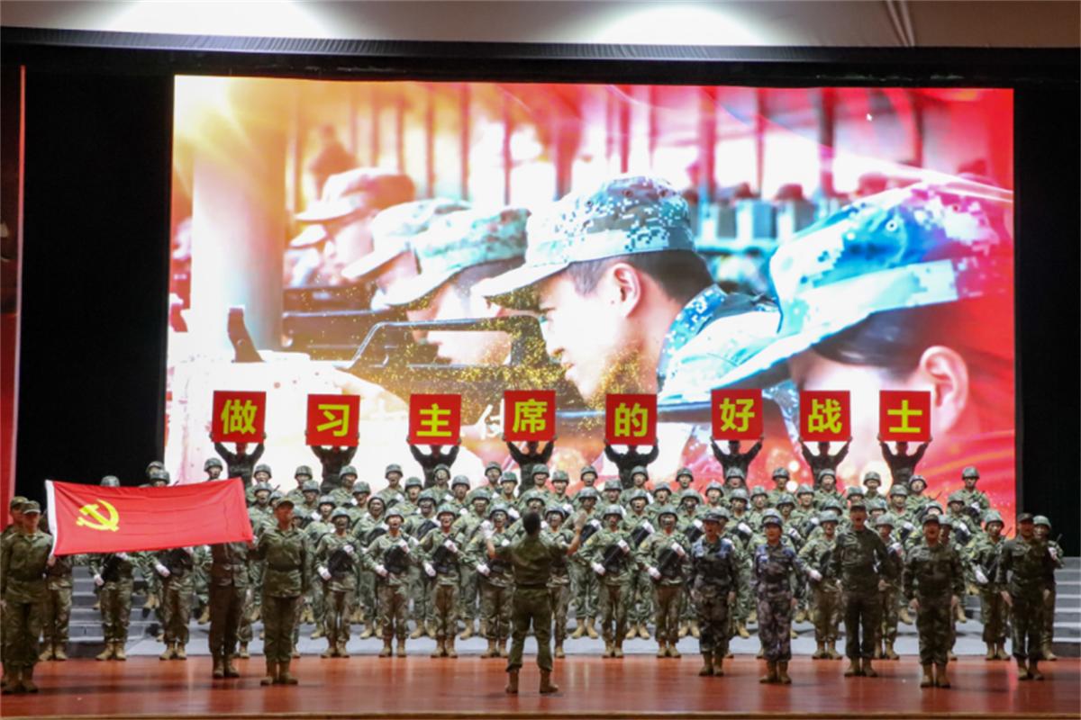 现代学子唱强军战歌,军校合唱强军战歌