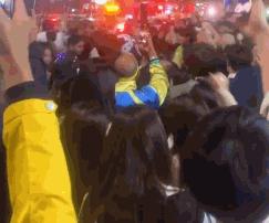 韩网再曝事故细节:死者多为20+岁瘦弱女孩,或因穿高跟鞋易跌倒