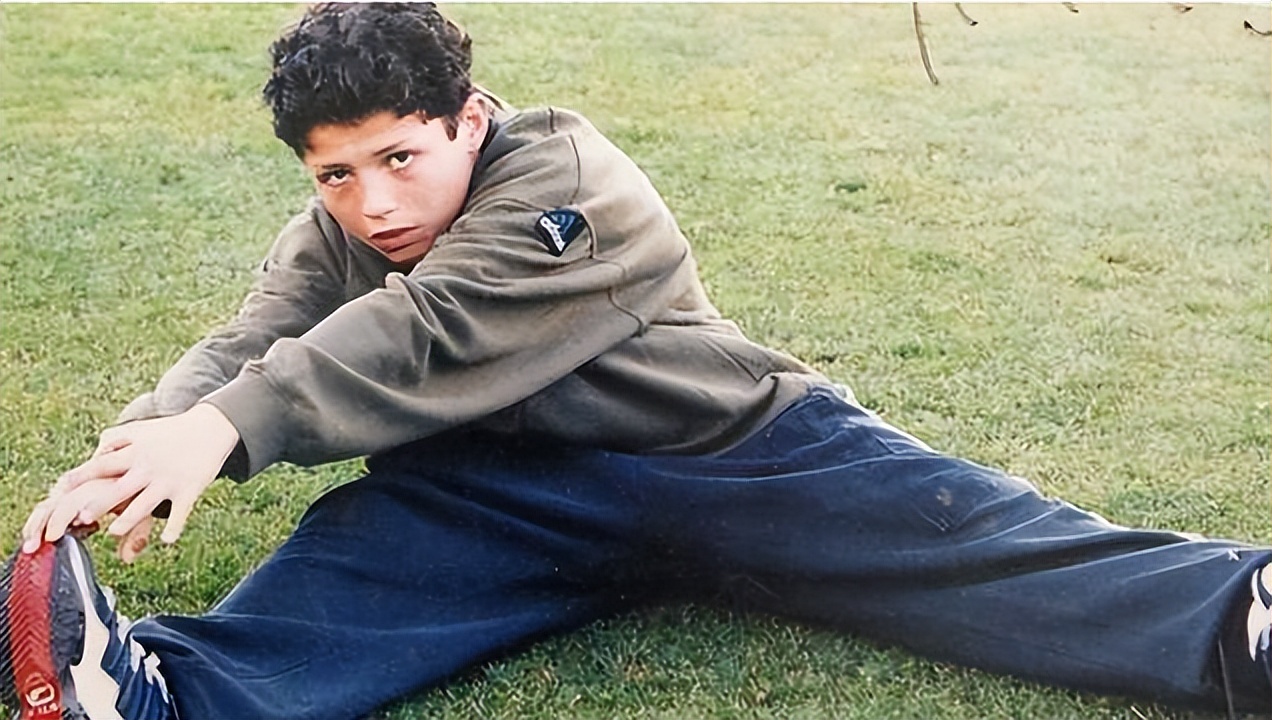 c罗的人生魅力,c罗各个年龄段身材照片