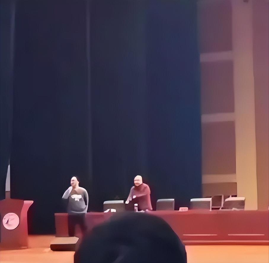 抢话筒的蒋同学、誓师振奋人心的女孩，成绩出来后究竟打了谁的脸