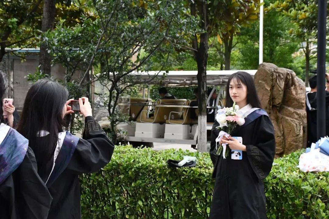 先来一波毕业照,第一张毕业照和最后一张毕业照