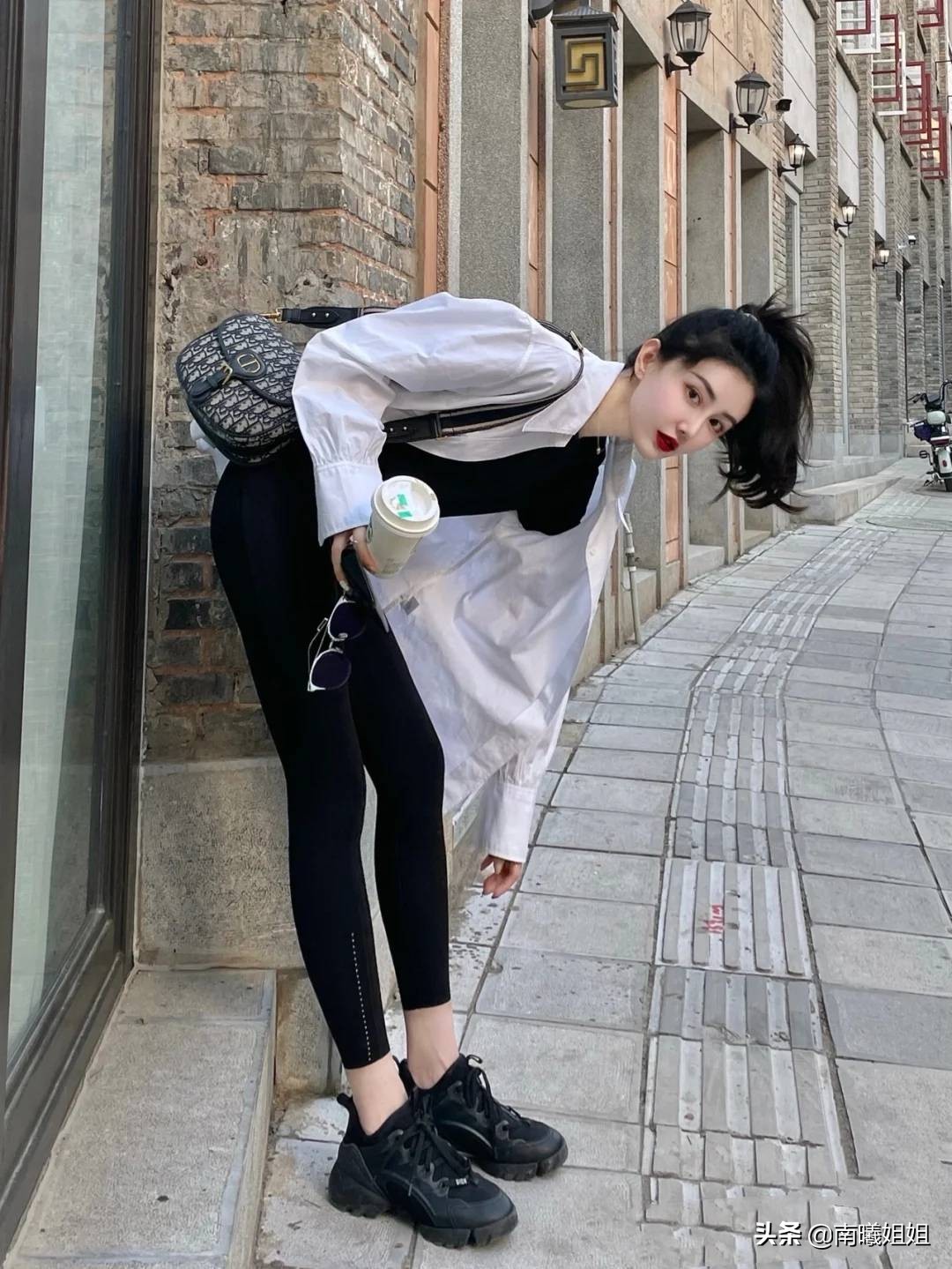 我对“无痕裤”的偏见，在看到这些素人街拍后变了，百搭又显瘦