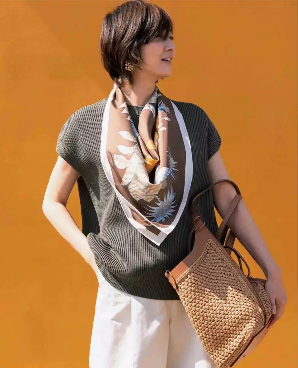 女人别总穿黑色这4种裤子减龄,等你老了也尽量别穿这几种衣服