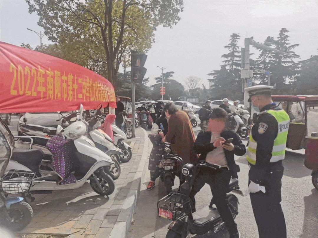 南阳电动车私加篷伞专项整治行动,南阳交警开展春雷行动
