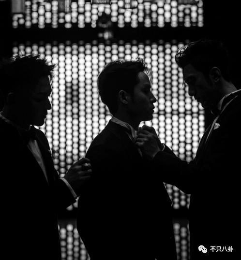 好甜，她嫁给自己的漫画主人公啦