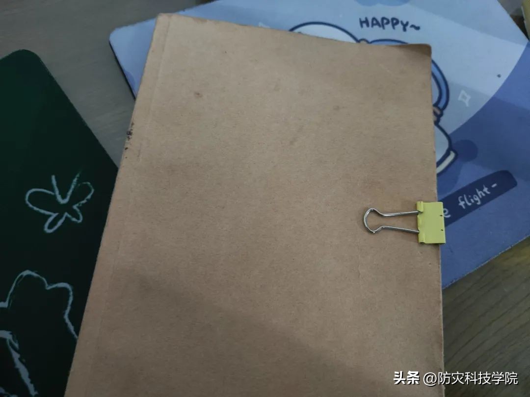 开学的行李箱里都有什么,开学了看看你们的行李箱