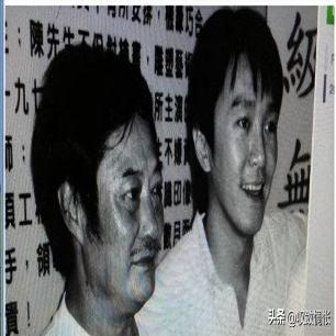 晚清老照片乞丐全身绑满破布取暖,晚清老照片戴枷示众