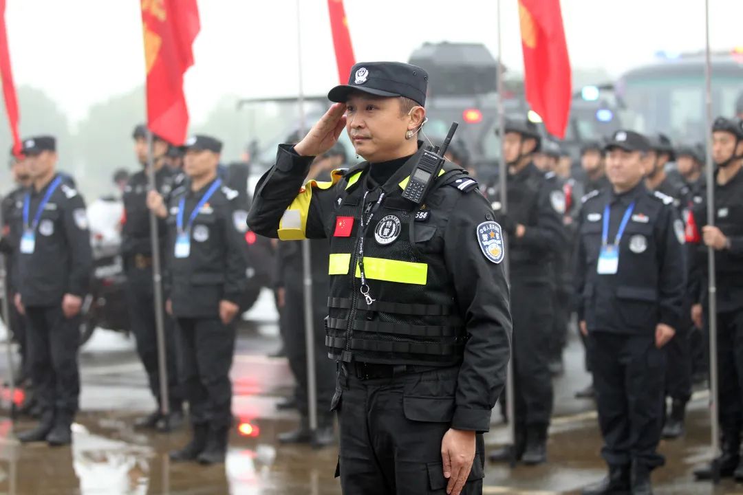 从国防绿到警察蓝初心不变,从橄榄绿到警察蓝不变的是初心