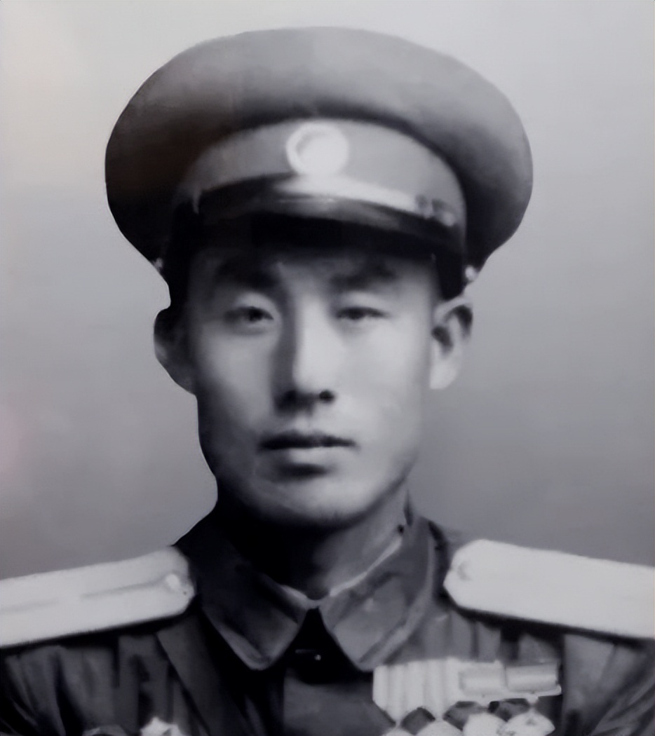 他手刃27名鬼子，授“全国战斗英雄”称号，晚年看电影时大笑而亡