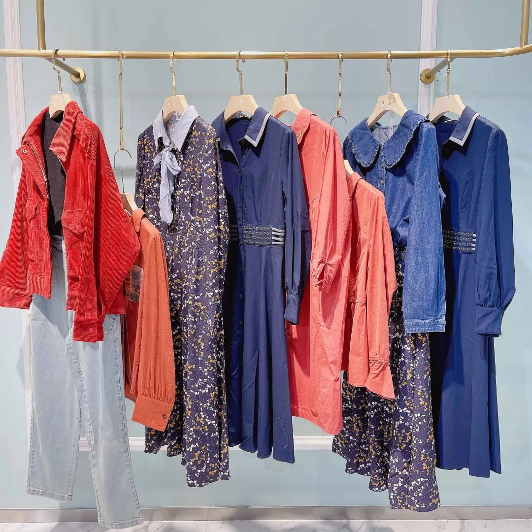 云上写生连衣裙新款,云上写生长袖蕾丝领连衣裙