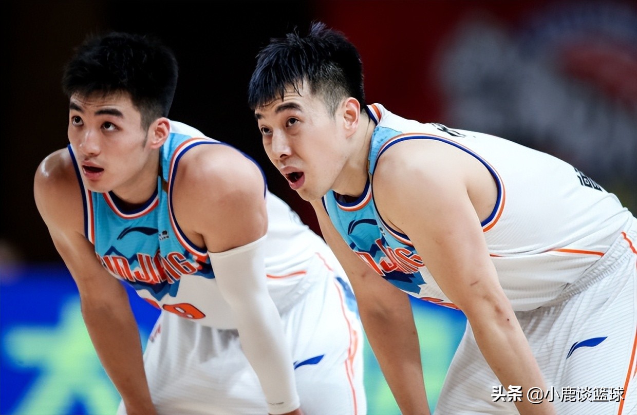 新疆篮球主教练阿的江打球集锦,新疆队引入小将黄荣奇