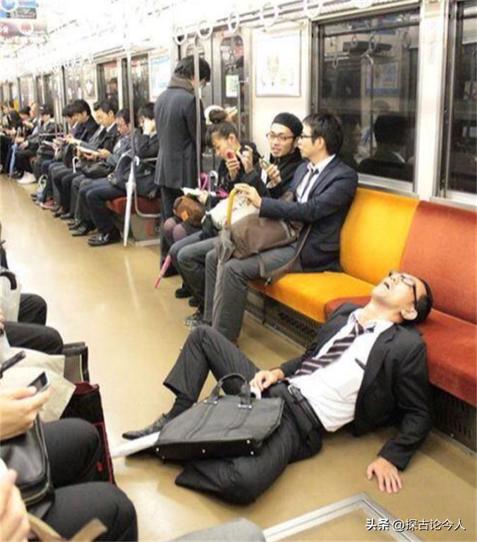 不婚不爱不生子，躺平摆烂，“日本”的低欲望社会有多可怕？