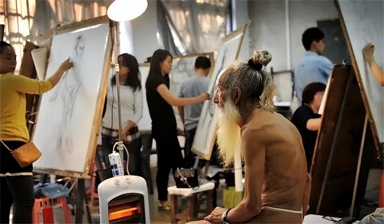 李继胜：87岁的他当“裸模”20年，与24岁女孩同住，子女都不来往