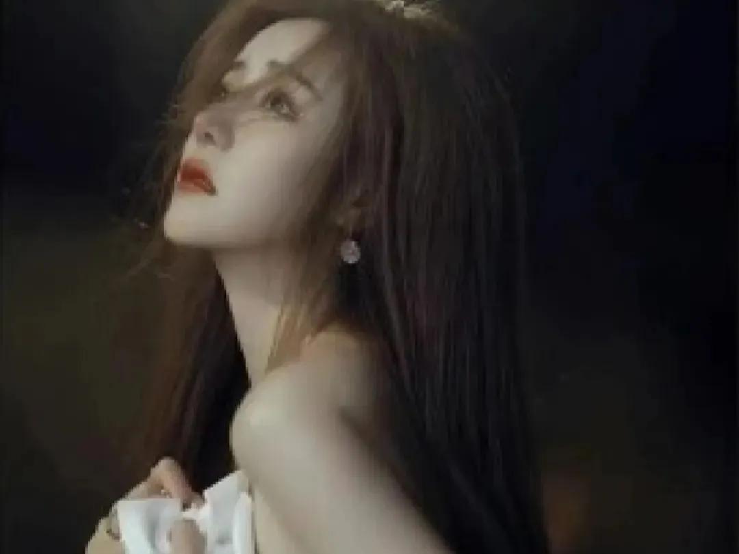 那晚，他救下她，她是醉了。但他，是清醒的。