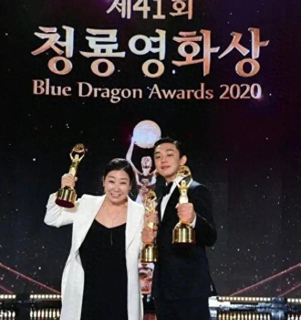 16岁男星被爆惊天丑闻,知名男星被爆吸毒后又出轨