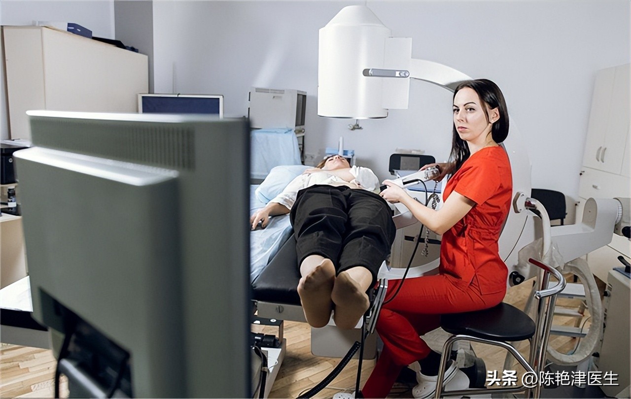 体检查出肾结石怎么办？医生：2个方法，或能让肾结石离开身体