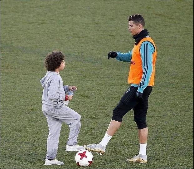 疯狂c罗进球视频,c罗足球篇