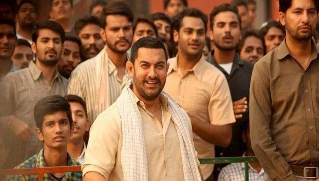 不请流量、不谈恋爱,电影《五个扑水的少年》如何逆袭成为黑马?