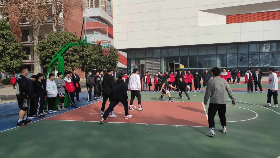 姝︽眽鐧惧勾鍚嶆牎,姝︽眽鐧惧勾楂樹腑