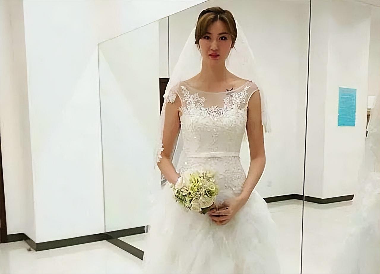 中国女篮梁天云图片资料,女篮美女梁天云照片